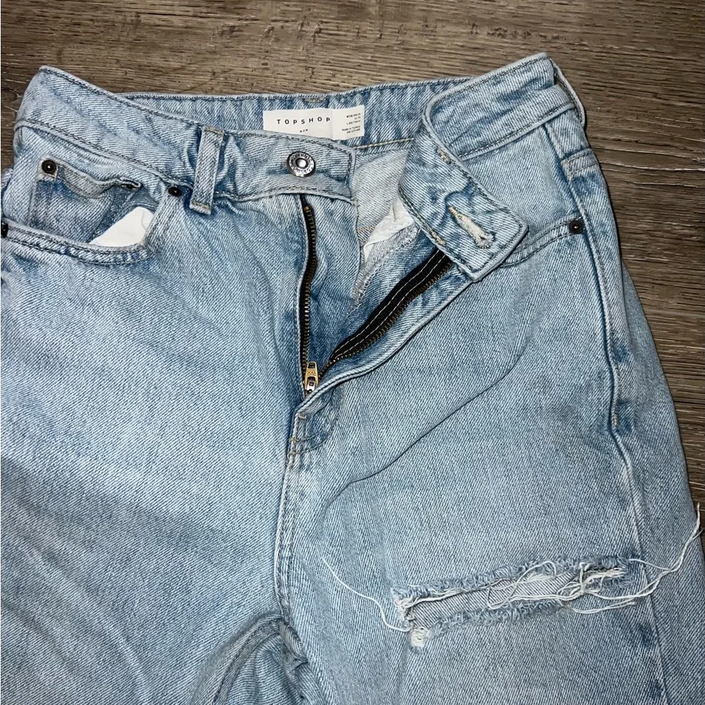 Topshop Super Rip Mom Jean light denim color High waist Sz 26/30